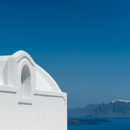 Earino And Akrotiri (Santorini)