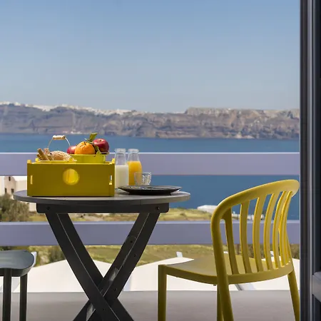 Earino And Akrotírion