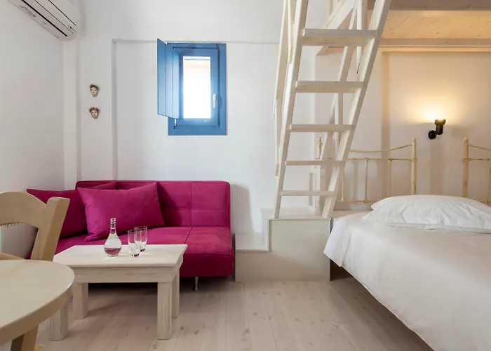 Earino And Akrotírion