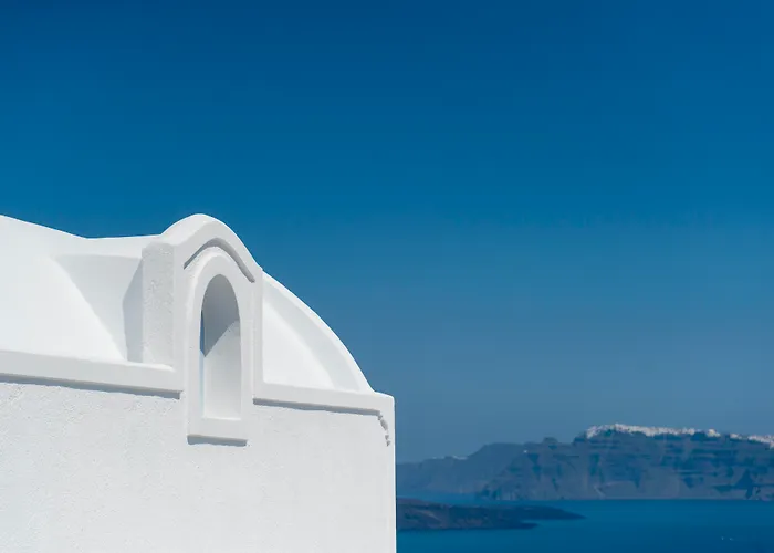 Earino And Akrotírion