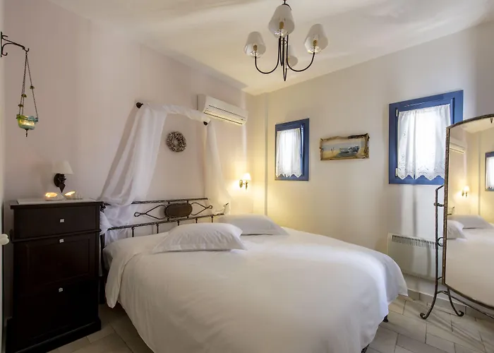 Earino And Akrotírion