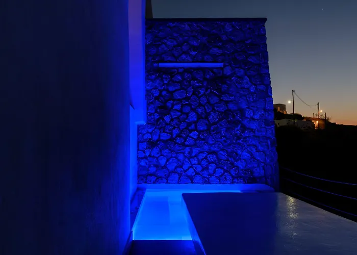 Earino And * Akrotírion