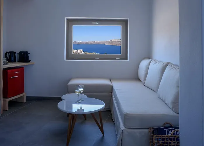 Earino And * Akrotírion