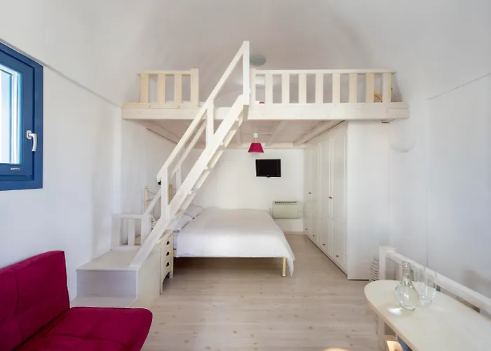 Earino And * Akrotírion