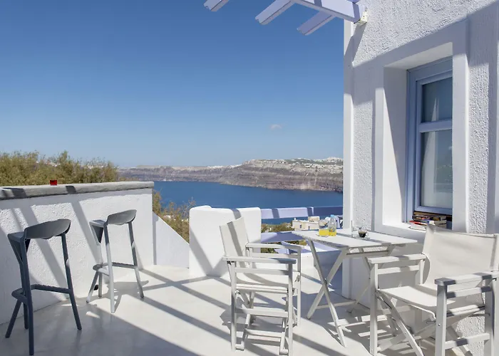 Earino And * Akrotírion