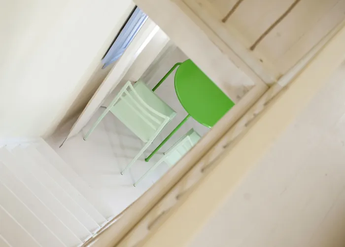 Earino And * Akrotírion