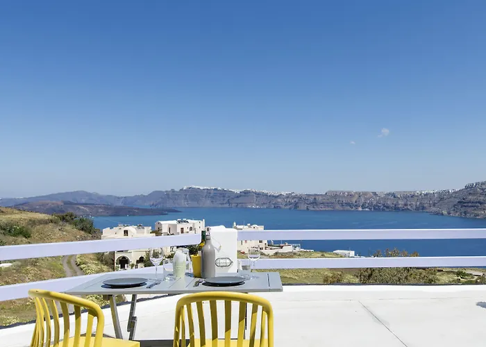 Earino And Akrotírion